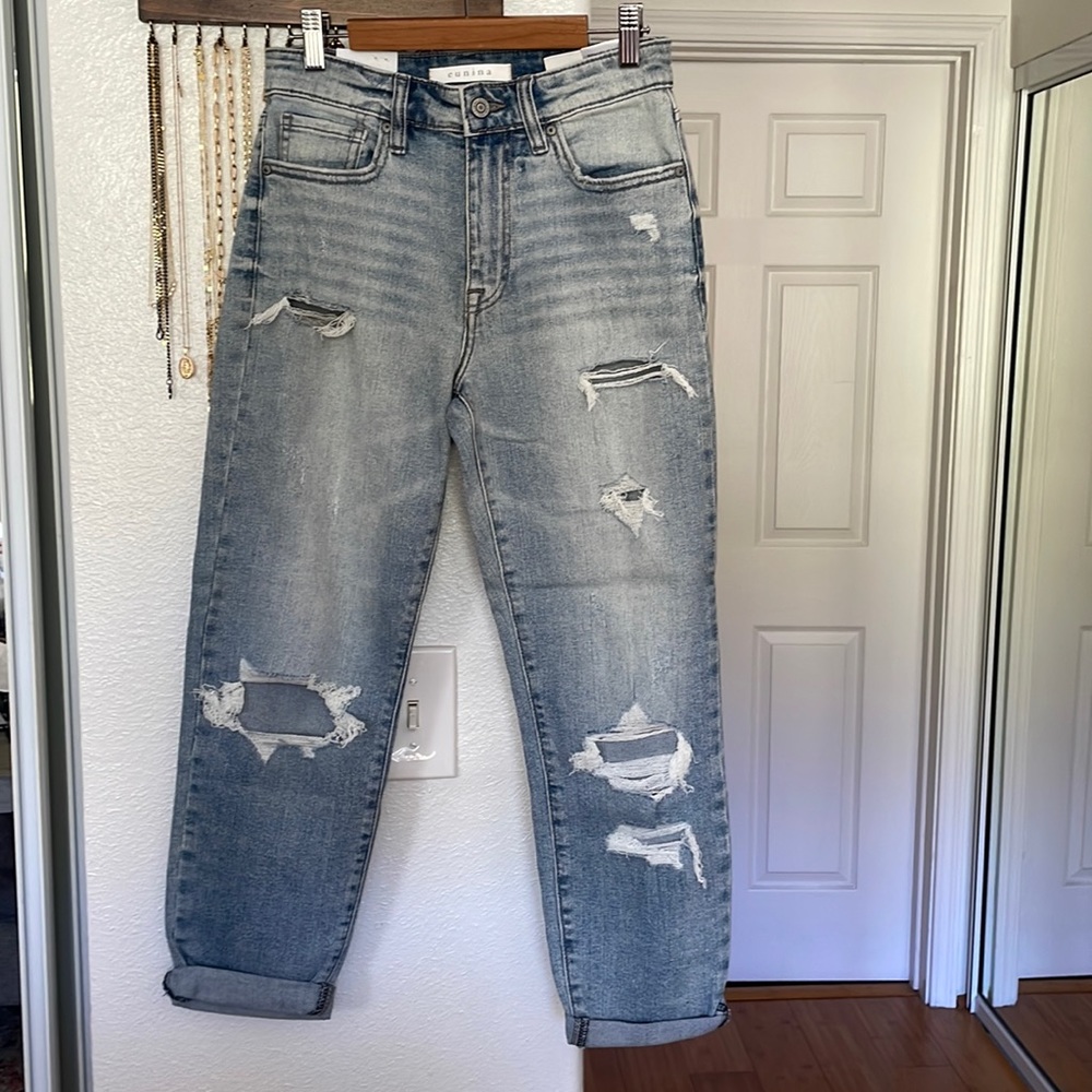 NWT High rise relaxed crop mom jean